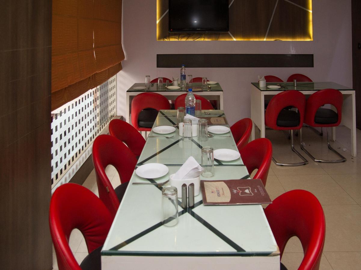 Oyo 3881 Venus Nxt Hotel Bhubaneswar Exterior foto